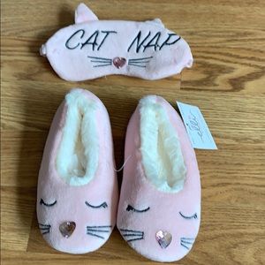 Brand new girls slipper/eye mask set